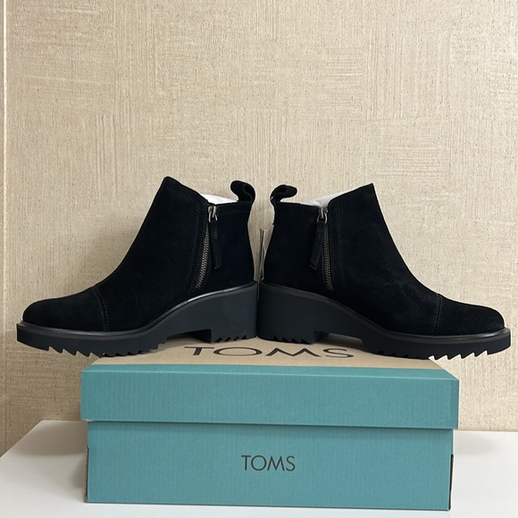 BRAND NEW IN BOX!! WOMENS TOMS MAUDE BLACK/BLACK SUEDE BOOTIES. SIZE 7.5 - Picture 3 of 10